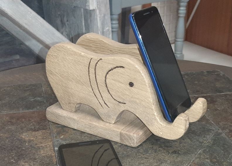 Porte-téléphone fabrique à l'ACI de Borgo par des personnes détenues