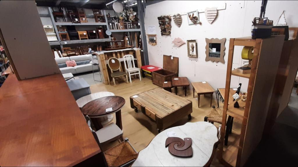 Porte-téléphone fabrique à l'ACI de Borgo par des personnes détenues